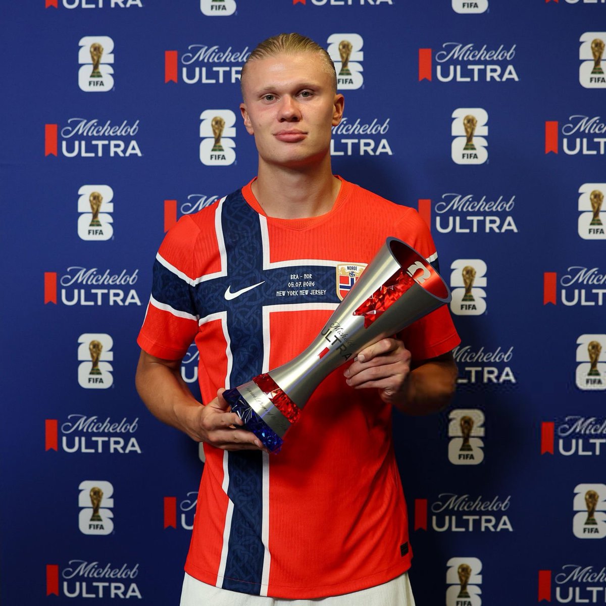 ActuFoot_'s tweet photo. 🚨 OFFICIEL ! ERLING HAALAND 🇳🇴 EST ÉLU HOMME DU MATCH CONTRE LE BRÉSIL ! 🤖

PAS CONTENT ? DOUBLÉ. ⚽️⚽️ https://t.co/lLvqWe1eej