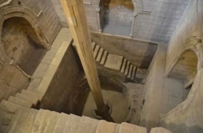 historyinmemes's tweet photo. Ancient Egypt’s economy depended on the Nilometer, a giant stone measuring device that tracked the Nile’s annual floods—helping predict harvests, famine, and floods, while also guiding how much tax farmers owed.

Ancient Egypt’s economy depended on a remarkable stone measuring device known as the Nilometer. It was used to track the Nile’s annual flood, a natural event that determined whether the coming year would bring famine, prosperity, or destructive flooding. When the water reached the ideal level, farmers could expect rich harvests; if it rose too little or too much, crops often failed.

Priests carefully recorded the river’s height, while government officials used these measurements to forecast harvests, manage grain supplies, and calculate taxes. Some Nilometers were built inside temples, reflecting the belief that the Nile’s floods were a divine gift.

For over 3,000 years, this simple instrument helped sustain one of history’s most enduring civilizations.