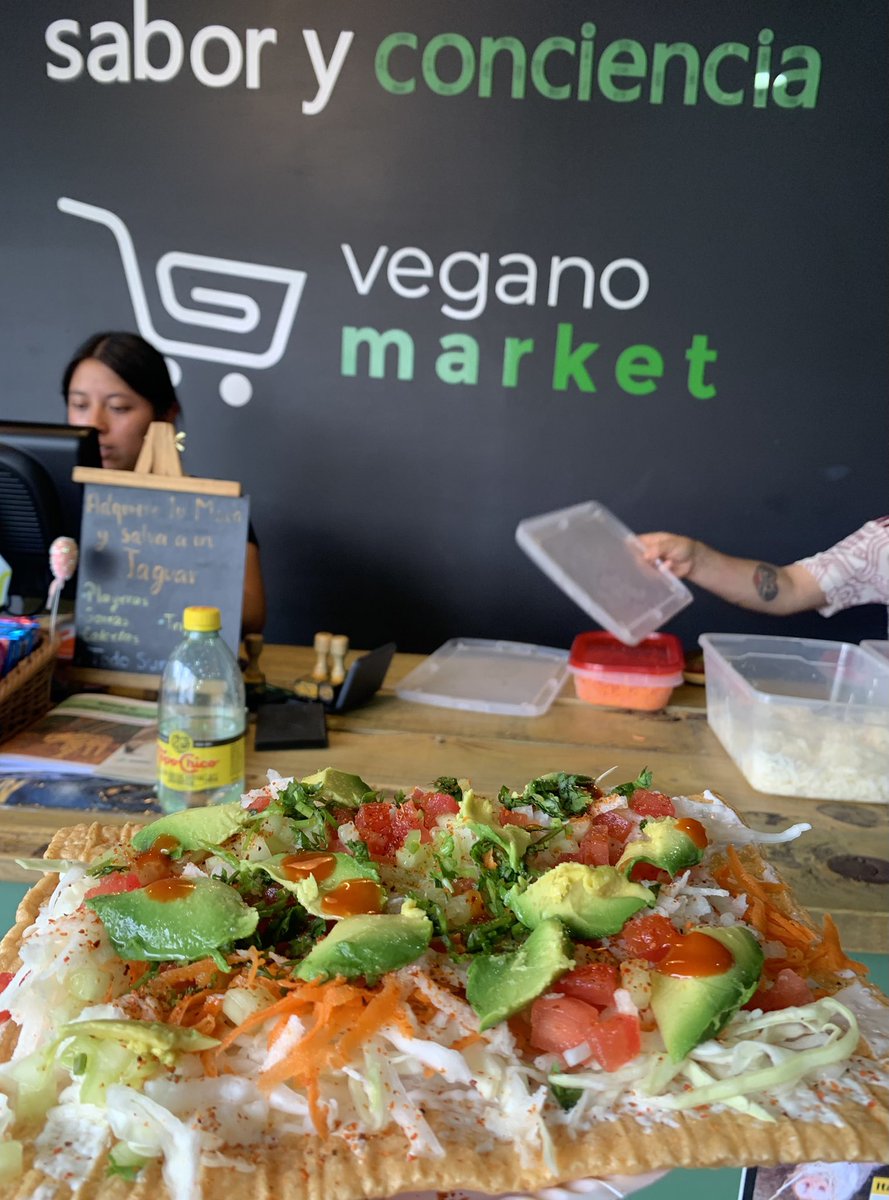 MexicoVeg's tweet photo. Nuestros helados favoritos y un chicharroncito preparado en nuestro súper favorito, combinación vegana de lujo para este domingo! 🇲🇽 

@chunhelados en CDMX y @veganomarket en Edomex 

#Veganos #CrueltyFree #Antiespecismo #MexicoVegano https://t.co/wjYELL4fBK
