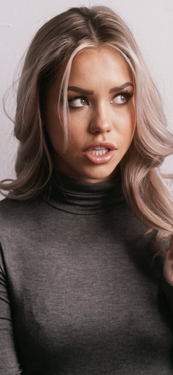 uhd_pictures's tweet photo. She is so beautiful in this photoshoot 

🎞️ Fuji Superia 200 https://t.co/HZnnQcjTKv