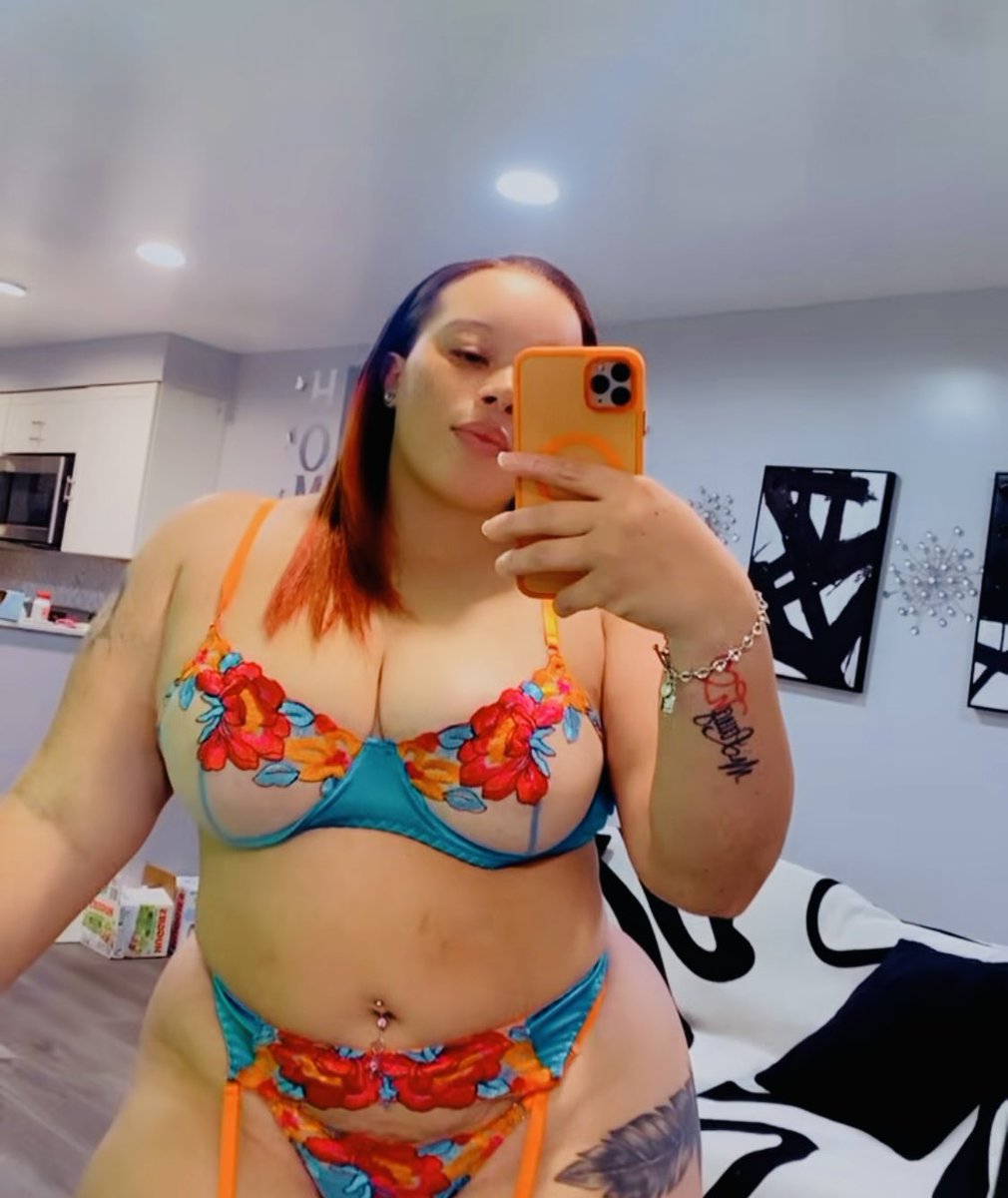 chellysplayroom's tweet photo. Does she send you photos like these? 🥰🥰 https://t.co/ISCzaTyql4