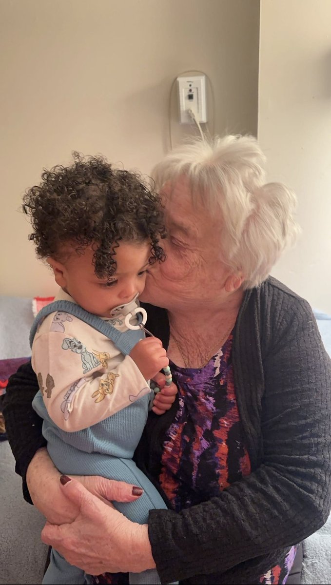 queensnob__'s tweet photo. Rest peacefully Grandmeré 💜🕊️ https://t.co/n2s1H5SZcg