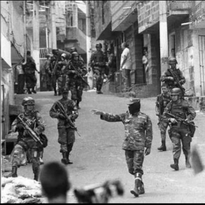 Jlmedina168's tweet photo. En Colombia esto ya tiene nombre: se llama PARAMILITARISMO. https://t.co/eqCtPTBd24