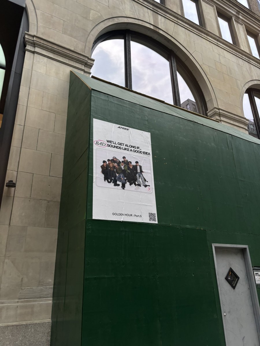 animeboychanhee's tweet photo. I walked passed this so many times without noticing https://t.co/mvl8mJD9tZ