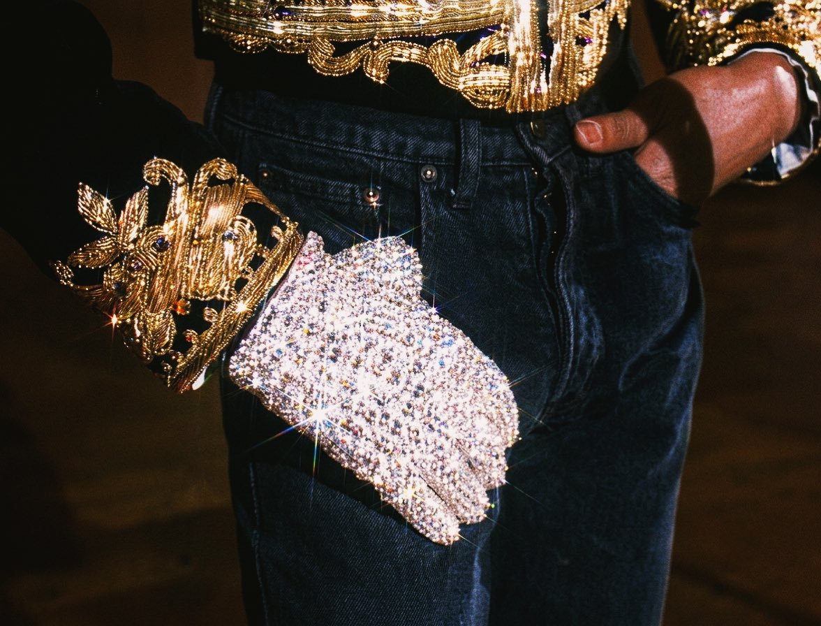 ALegendCalledMJ's tweet photo. Only one person could dress this way. https://t.co/tjKCk4AcZt