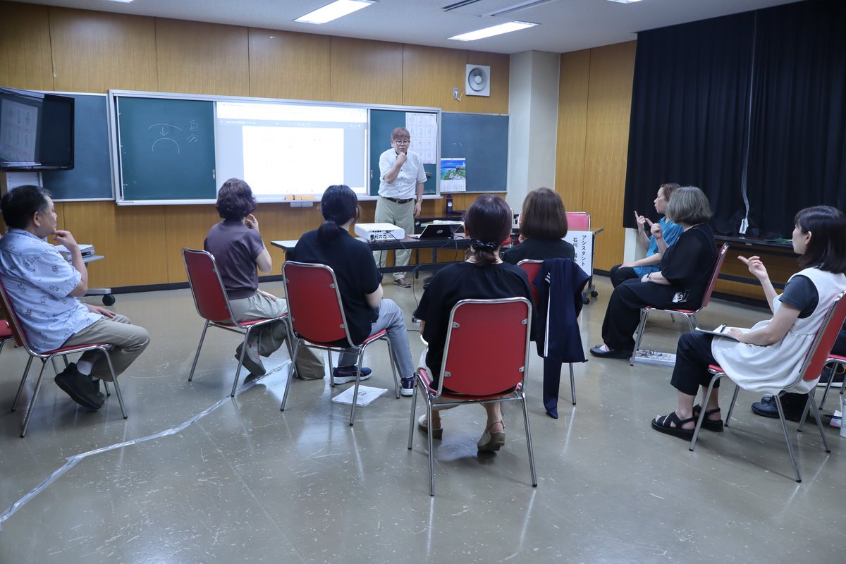 satteshakyo's tweet photo. 📢幸手市手話講習会（基礎課程）が開講✨
昨年度の入門課程に続くステップアップ講座です。
 初日は基本をおさらい。表情も大切な表現の1つです。 閉講式では��さん全員で修了証を受け取れるように、一緒に頑張りましょう！ 
#幸手市社会福祉協議会 #幸手市 #手話 #頑張ろう #このまちが好き幸手 https://t.co/pT8Vjfbjh1