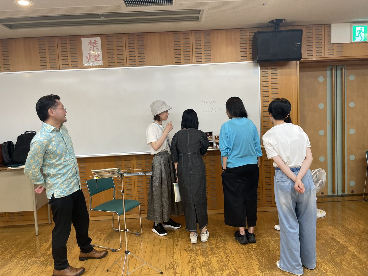 choir_lab's tweet photo. 昨日は中村先生と、ピアニストの相澤先生をお迎えしての練習でした🎹
組曲「美しきためいき」の練習では、群読で詩を味わいながら演奏につなげていきました。

前回に引き続き、見学者をお迎えしての練習となりました！見学のご相談はいつでも大歓迎です🙌

#合唱 #団員募集 #Chorus https://t.co/qr8YXrWQ8E