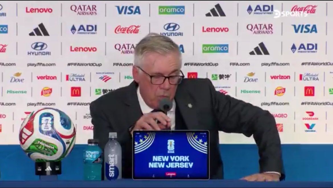 maldiidown's tweet photo. Periodista: “¿Porque Vinicius no tiró el penalti?”

Ancelotti: “Por negro. Me molesta que sea tan negro” https://t.co/Jx0KDy4J8E
