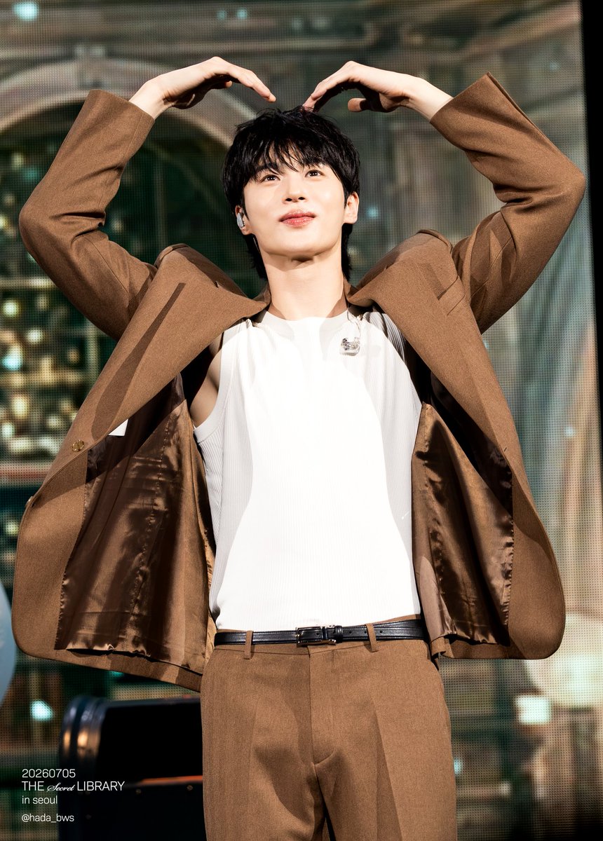 hada_bws's tweet photo. 20260705_변우석팬미팅
일 시작하기 전에 사진 한 장 투척!
우석이 하트와 눈빛을 봐주세요! https://t.co/d6u2qsSWy5