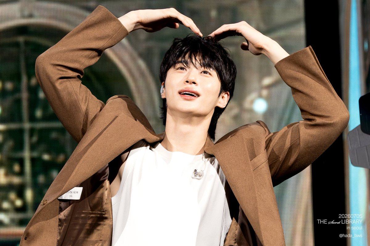 hada_bws's tweet photo. 20260705_변우석팬미팅
일 시작하기 전에 사진 한 장 투척!
우석이 하트와 눈빛을 봐주세요! https://t.co/d6u2qsSWy5