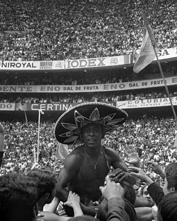Atlantic_Sprt's tweet photo. Pelé na Copa do Mundo do México (1970) | 🇧🇷🇲🇽 https://t.co/YGOzCuQwVo
