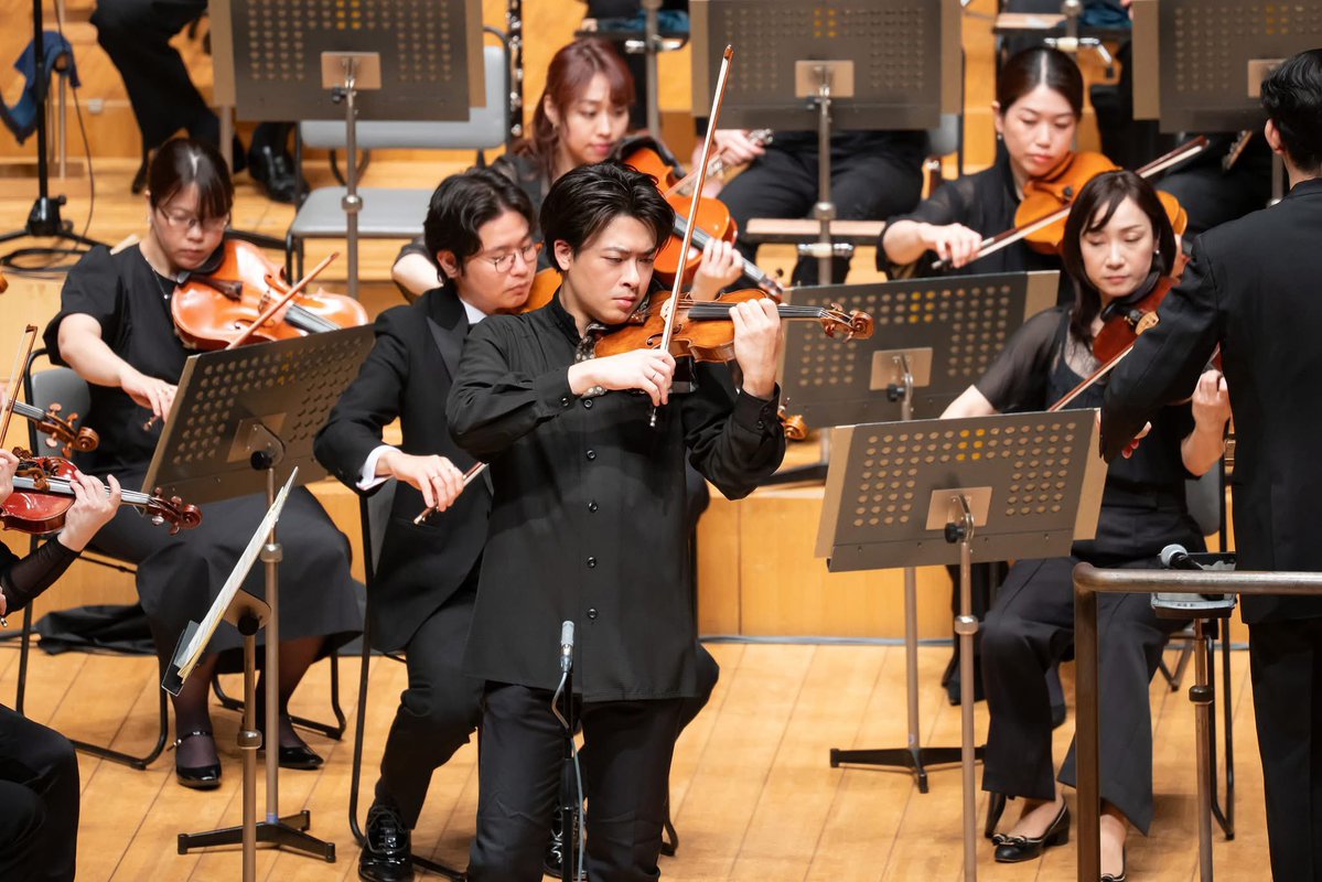 RohmMusic_F's tweet photo. 【アーカイブ視聴は8/4(火)まで！】

ROHM MUSIC FOUNDATION 30TH ANNIVERSARY PROJECT Vol.11
「オーケストラ・アンサンブル金沢　プレミアム・コンサート in 金沢」が、6/27(土)に石川県立音楽堂にて開催されました！

郷古廉さんがソリストを務め、会場が大きな拍手に包まれた協奏曲や、角田鋼亮さんの指揮でお届けしたバレエの名曲は、8/4(火)までの期間限定でアーカイブ配信中です🎥
ぜひご覧ください✨✨

視聴はこちら↓
https://t.co/KMyhMmI41A