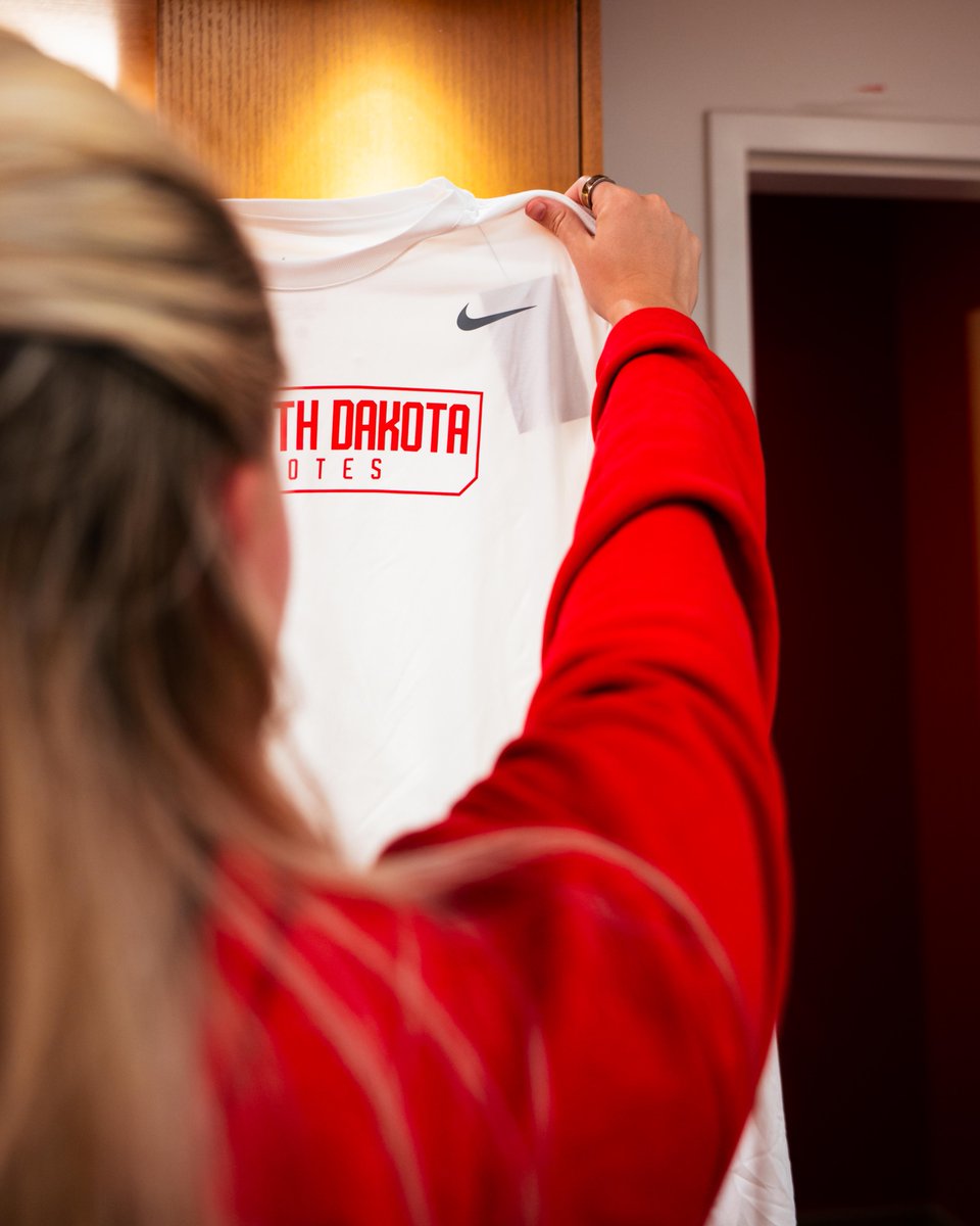 South Dakota Volleyball tweet media