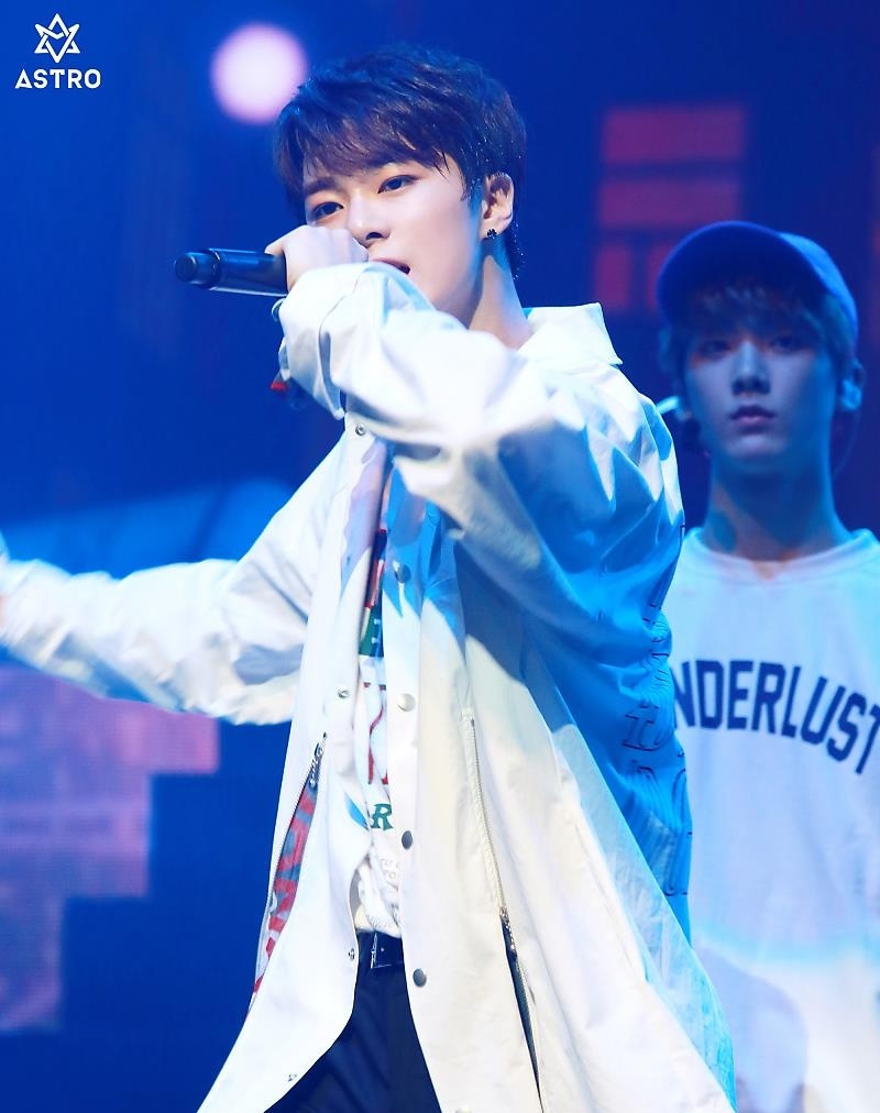 moonbin_at's tweet photo. 마음껏 웃고, 마음껏 행복하길

#문빈 #MOONBIN
#여전히_나의_예쁜달 🌙 https://t.co/fcnZvtZiPn