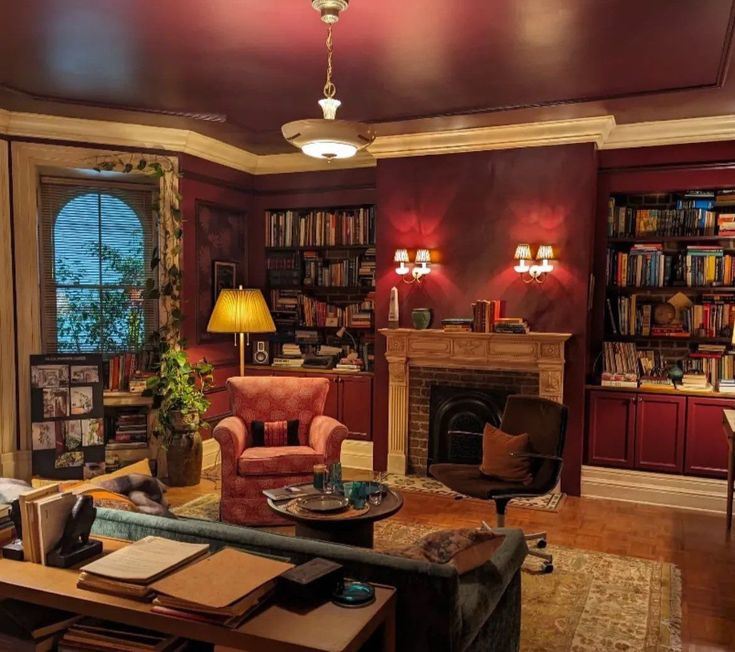 cloisblog's tweet photo. selina kyle’s and lois lane’s apartments are genuinely so perfect i could cry https://t.co/opqUYsDJdC