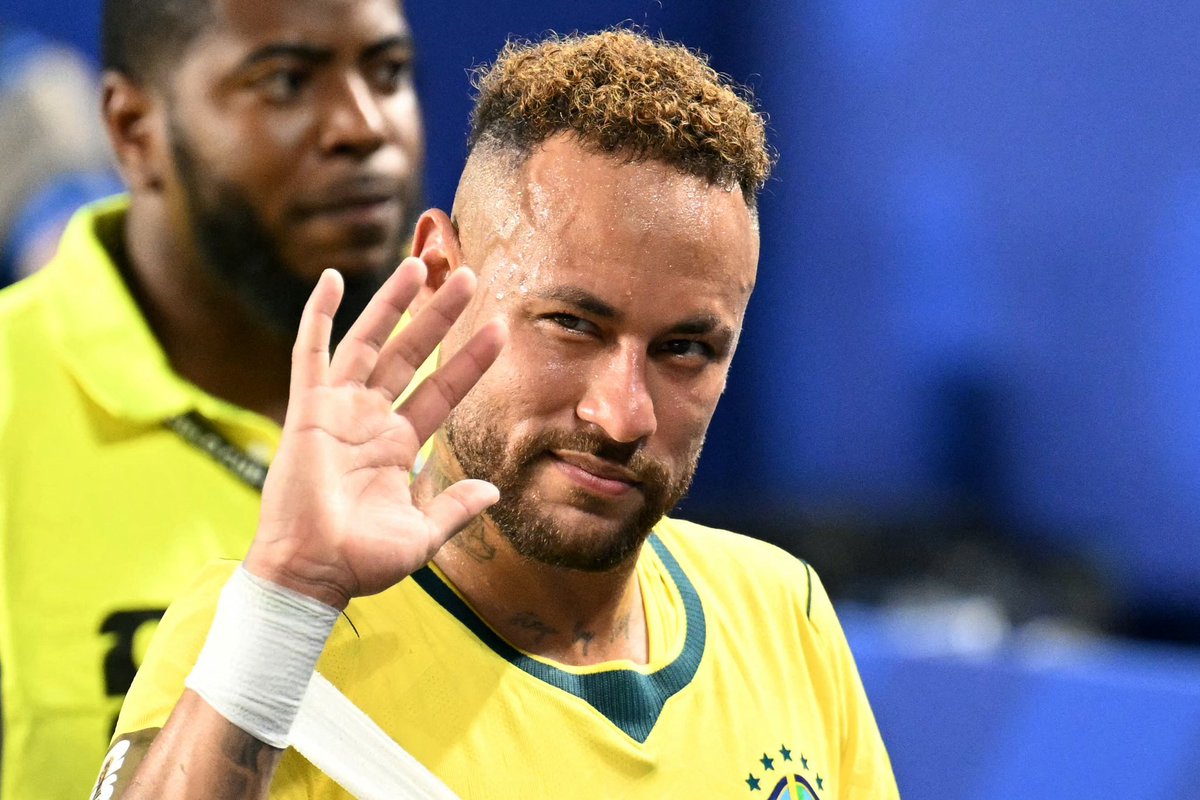 jacque_seixas's tweet photo. Vc que me fez gostar de futebol, infelizmente nesse esporte muitas das vezes é injusto, pq mais do que ninguém VOCÊ MERIA GANHAR esse título. Mas saiba que com essa camisa vamos lembrar de como vc se dedicou, deu seu sangue com ela, HONROU o quanto pode. EU TE AMO ÍDOLO❤️ https://t.co/vfvLmxxDQ0