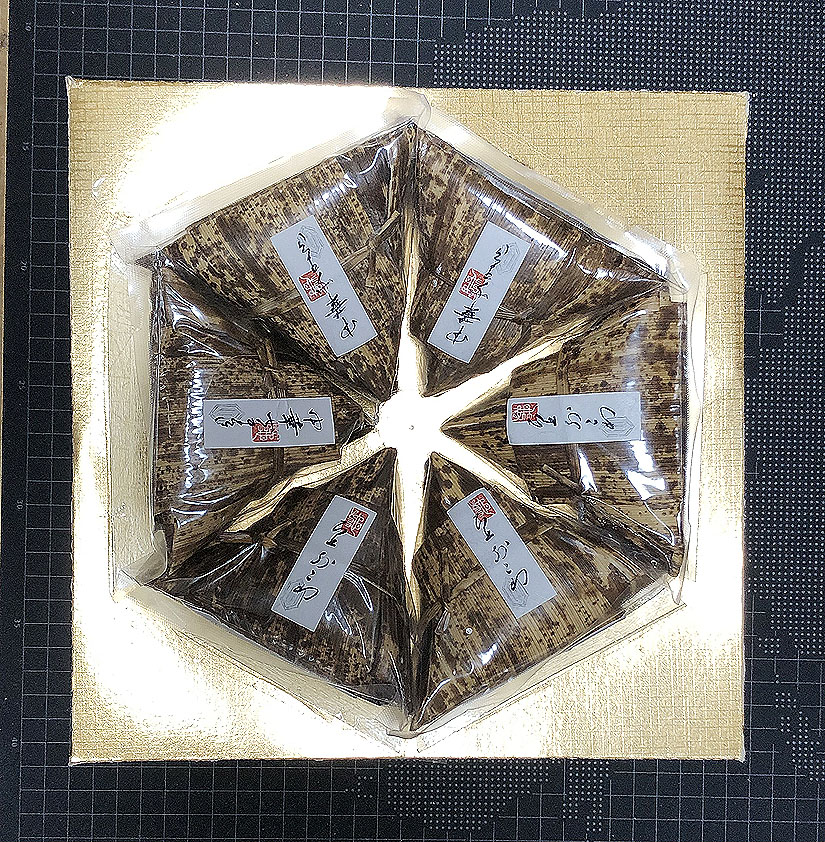 DigigraKoubou's tweet photo. #昔取った杵柄 で

久々の #パッケージ制作

最後にやったのはいつだったか🤔憶えてない

でも やっぱり 楽しい😀

カッターナイフ,ディバイダー,コンパス,彫刻刀,三角定規,鉄筆,ステンレス定規
みんな昔のデザイン道具
いつまで経っても役にたつな���

#パッケージデザイン
#グラフィックデザイン https://t.co/fjXrgo25aJ
