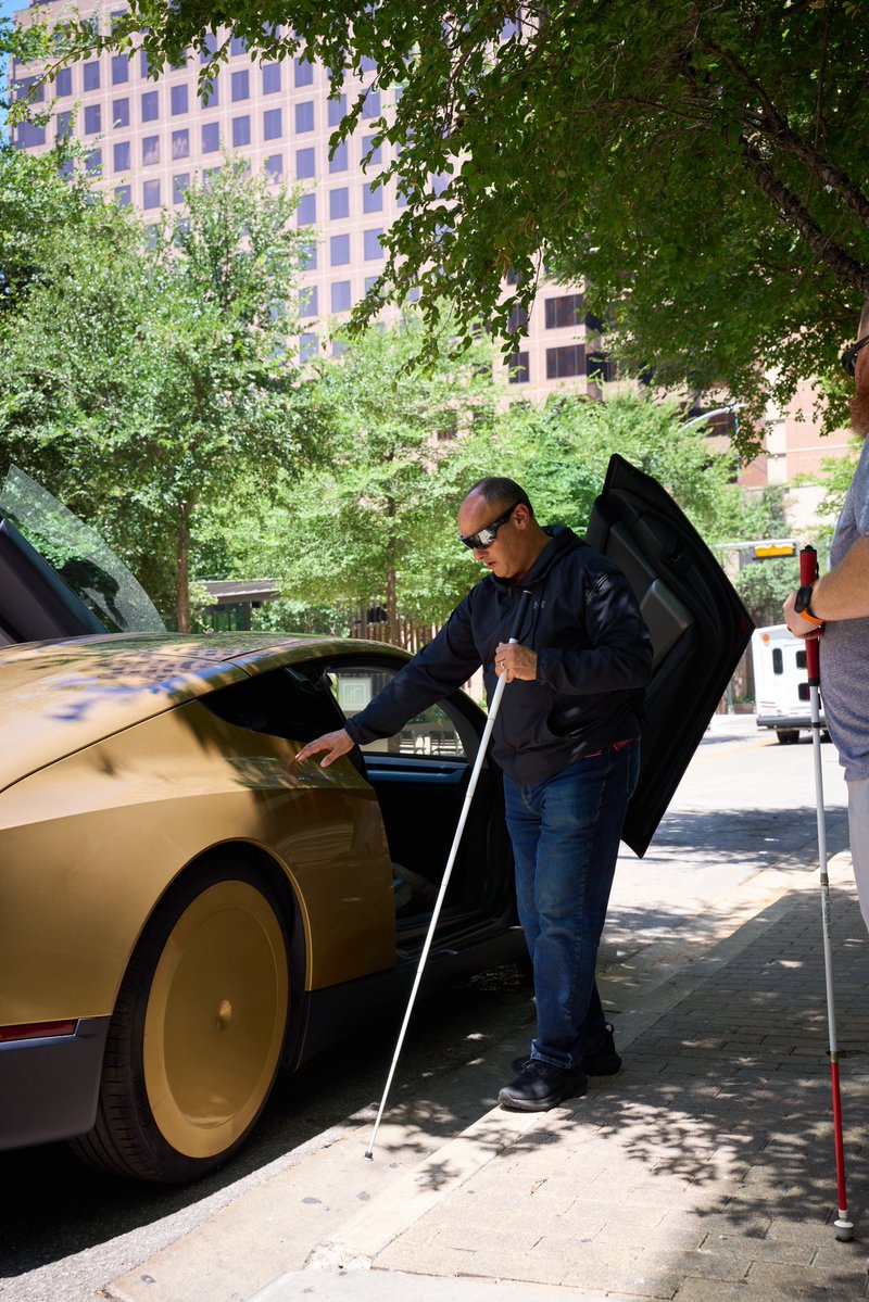 Tesla Robotaxi tweet media