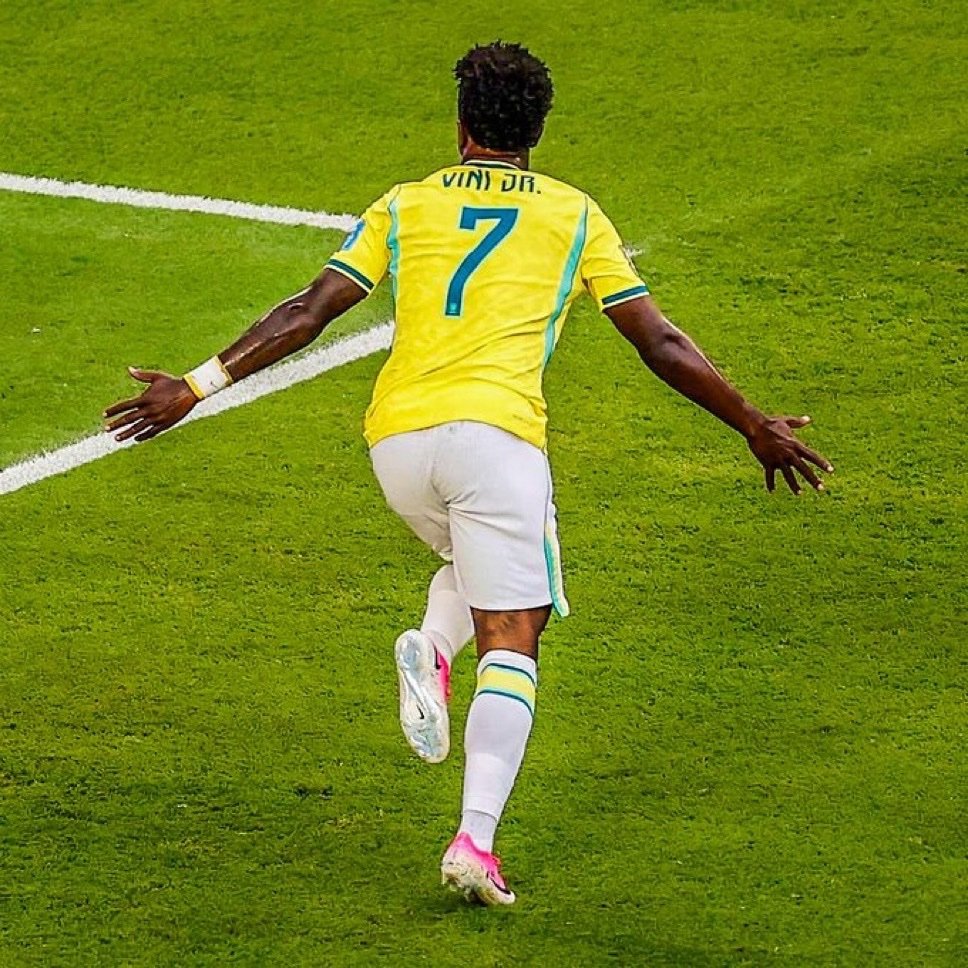 Balatreado's tweet photo. Son una BASURA muchos de acá.

Estuvieron escondidos en sus cuevas en todo el mundial, esperando cualquier momento para tirarle a Vinicius Jr.

fue uno de los mejores del torneo y hoy jugo solo, pero por seguir órdenes de Ancelotti le empezaron a tirar.

Dan pena y asco. https://t.co/M7lm3yuJ53