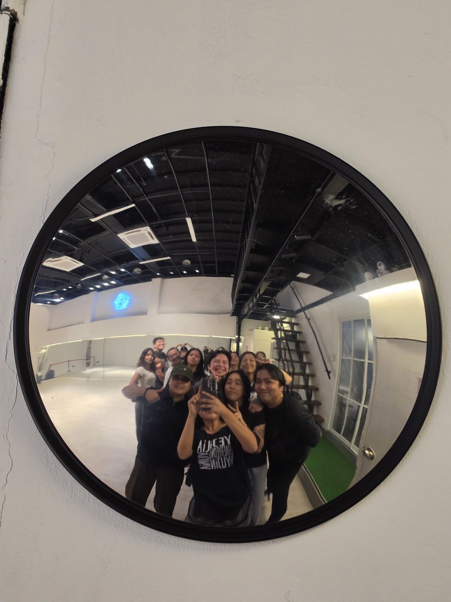 xmsy's tweet photo. ITZY 3rd World Tour <Tunnel Vision> in Manila
Pre concert dance class 😁🥳

yey thank u midzys🥳🥳🥳 see u sa concert okii

pero ang iccover natin ay TANN hahaha

#kpop #itzy #midzy #kpopdanceclass https://t.co/YFf4lwnqIo