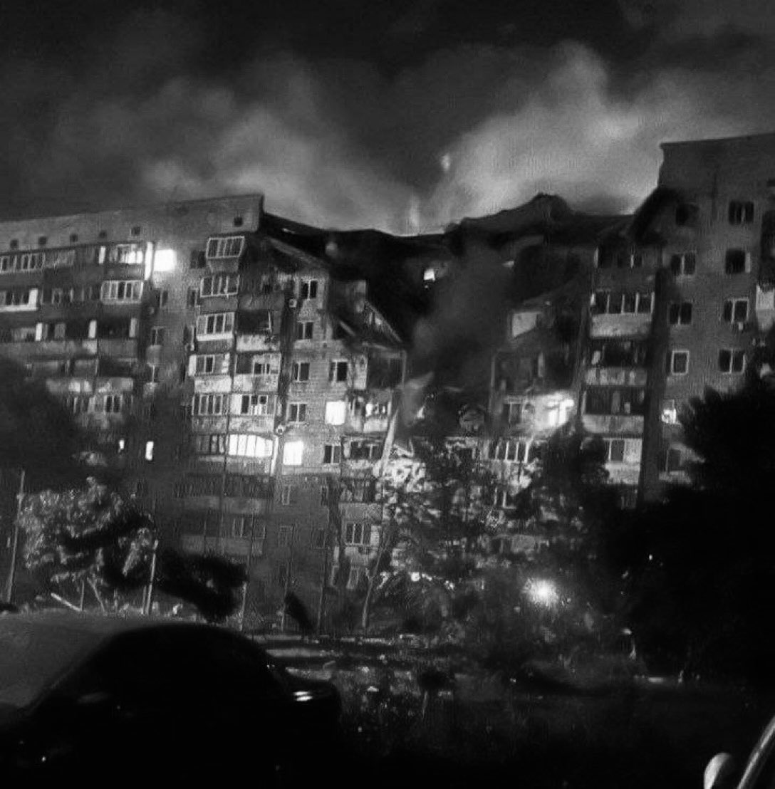 tmrrah9's tweet photo. الان:

انتهت الضربة الروسية الكبرى ،

هناك اصوات انفجارات متوقعة بعد قليل ، ولكنها غالباً بسبب المسيّرات التي لم تنفجر و لا زالت تحلق بالجو ، بعضها تحتاج لساعات للوصول https://t.co/z3hzZZIZIs