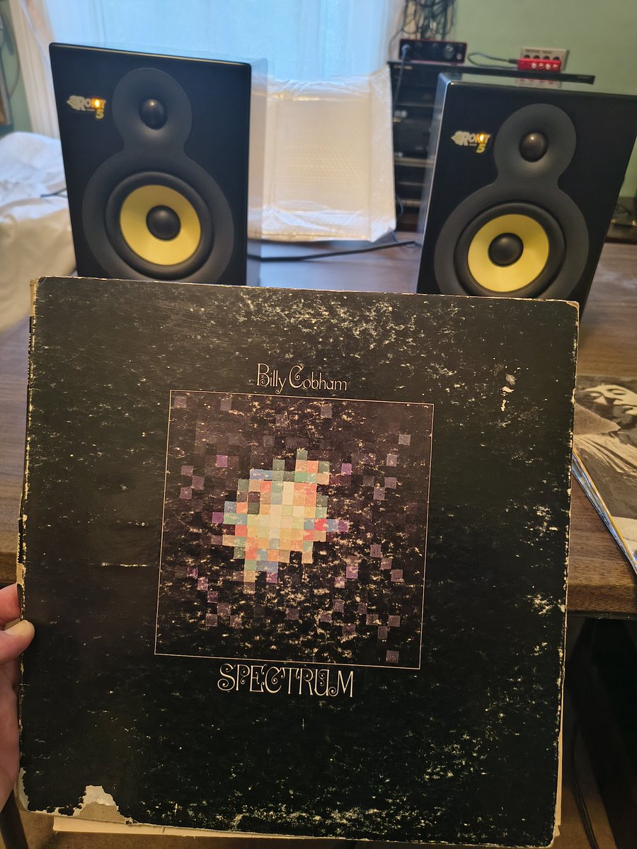 AManNamedRib's tweet photo. Testing out these new lil studio monitors my buddy gifted me the other day with some old records. Boy oh boy, they sound great! Praise be to J Caffee for the gift https://t.co/B18fzs1CpS