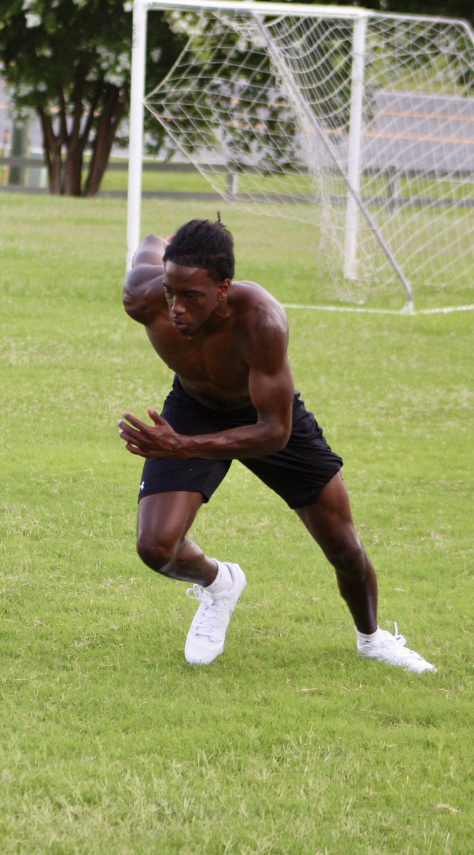 cjdeloatch08's tweet photo. 1% Club
#justwork
#staytocourse
#trusttheprocess
@DBCoachMcGraw @Coach_IGray @CoachT_Will @CoachDrake_11 @coleman5elijah @Coach_Gilkes @CoachKuzemka @CoachReed_ODU @coachboverton @CoachHSims @Curtis_Deloatch @Coach_Shak https://t.co/mjKq6yrAdH