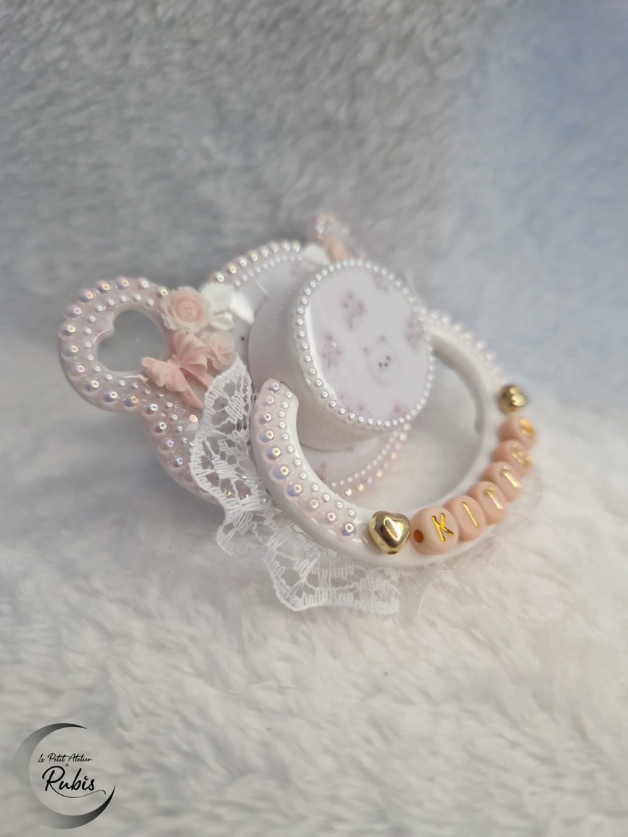 SpinelEtrubis's tweet photo. ✨️"Kitten" ✨️
✨️Tétine pour adulte 
A déjà trouver preneur mais vous pouvez retrouver toutes les créations disponible sur https://t.co/60QWpmrmEt

#pacifier #shopping #artisan #tétine #adult  #kawaii #cosplay #dentelle  #créations #déco #chat #chatons #stress #régression https://t.co/dUDStYTHuL