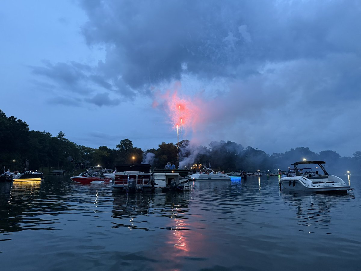 docbasset's tweet photo. @TheRealHoarse Last night on our lake. Got caught in the rain on the way back home, but it was a great evening nonetheless. https://t.co/E9jWDDrSao