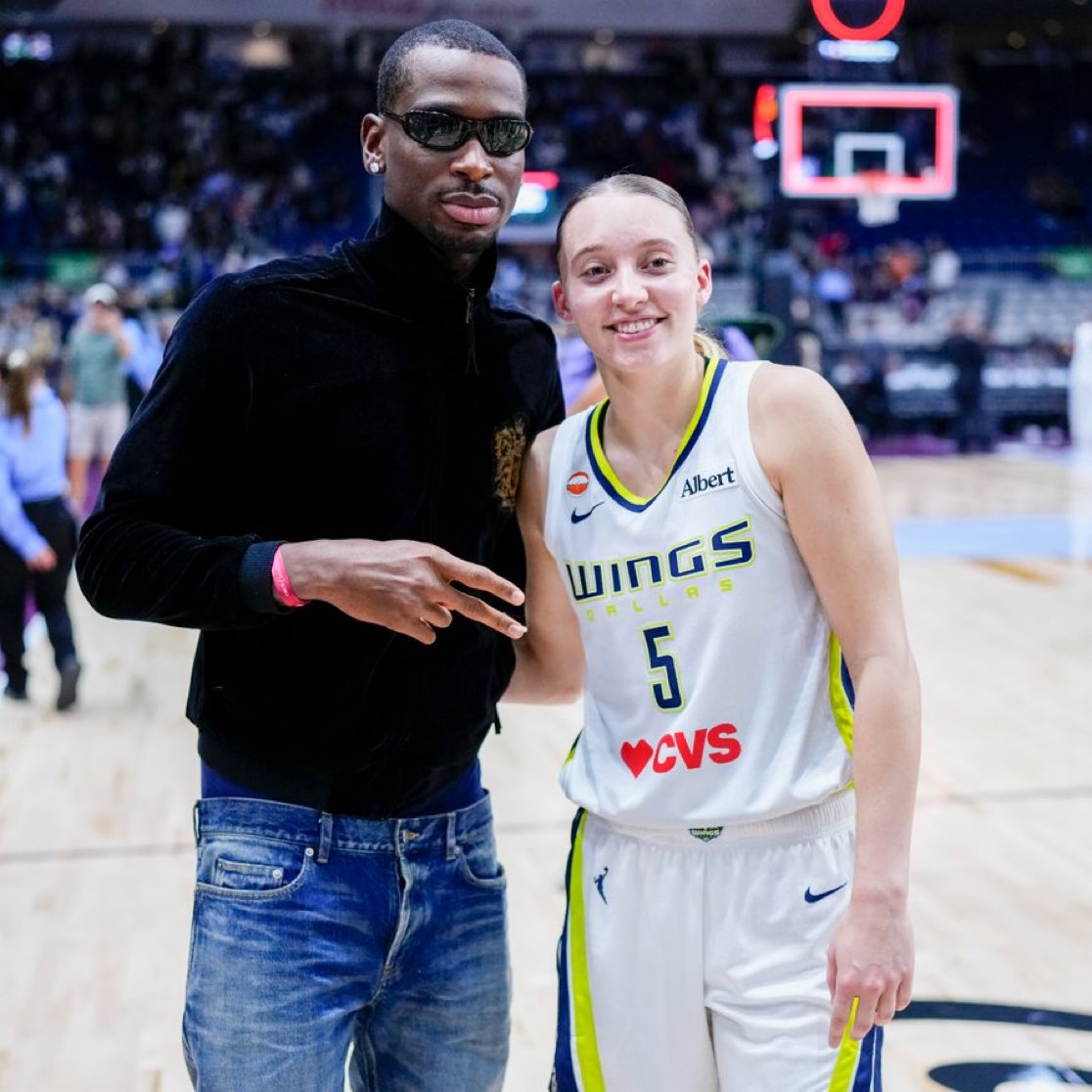ClutchPoints's tweet photo. Shai Gilgeous-Alexander and Paige Bueckers linked up after the Wings-Tempo matchup 🤝🌟 

(📸: @WNBA) https://t.co/IMSJCJVgPQ
