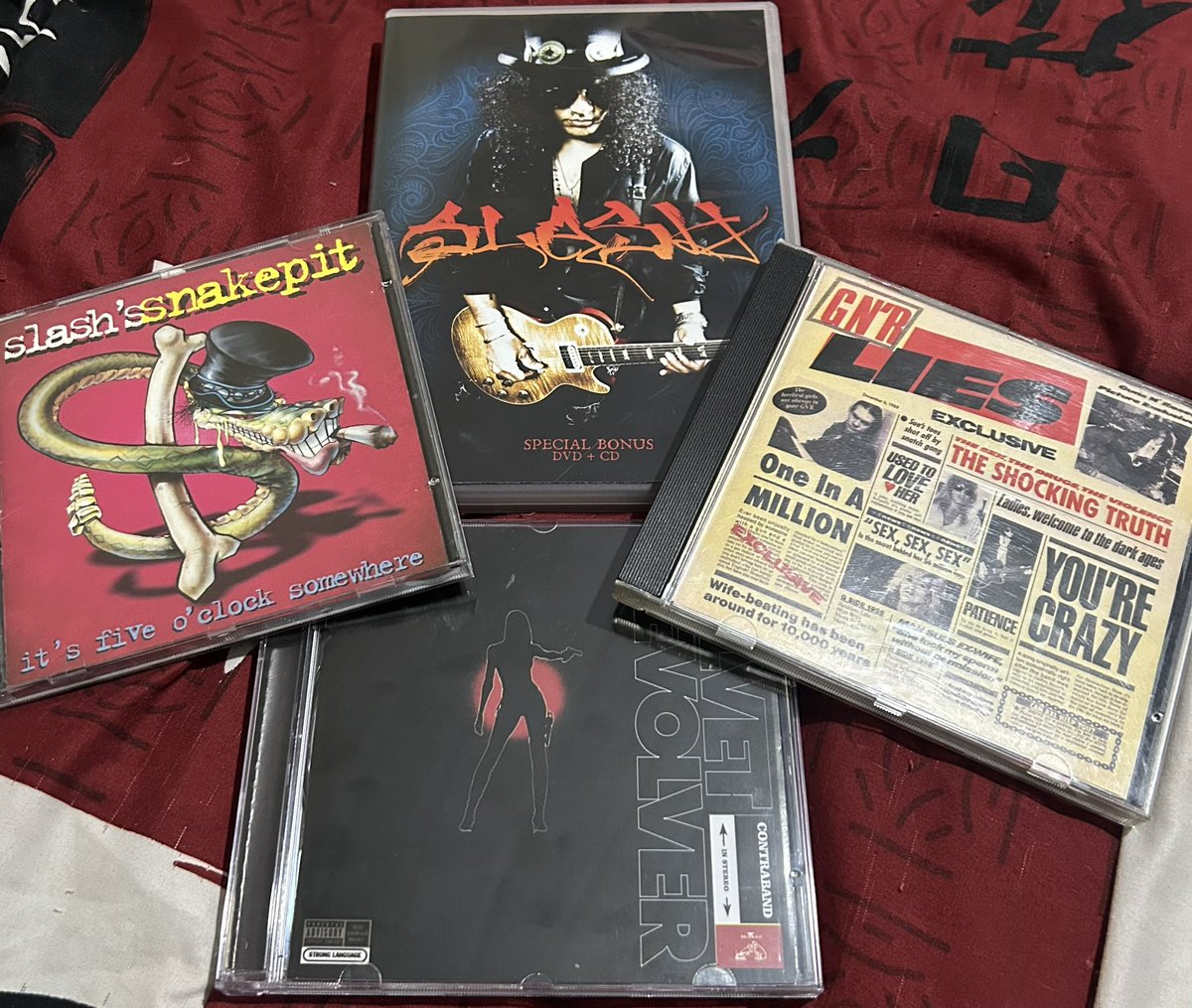 SnakeSlash_'s tweet photo. Meus novos bebês, a coleção segue aumentando 🖤❤️🤘🏽 https://t.co/uNAXOo0Xbg