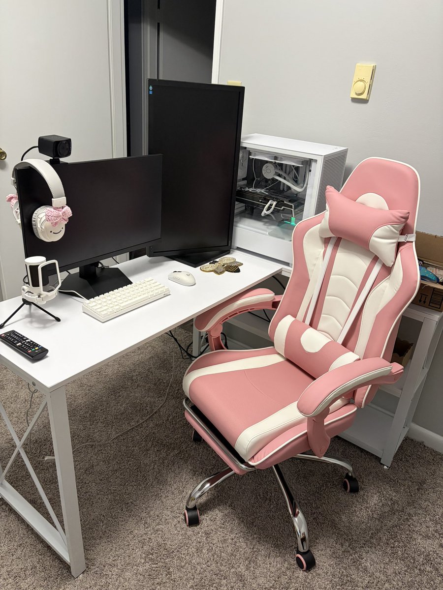buzzyrosee's tweet photo. upgrades being made if u even care https://t.co/KvKsrWVnKa