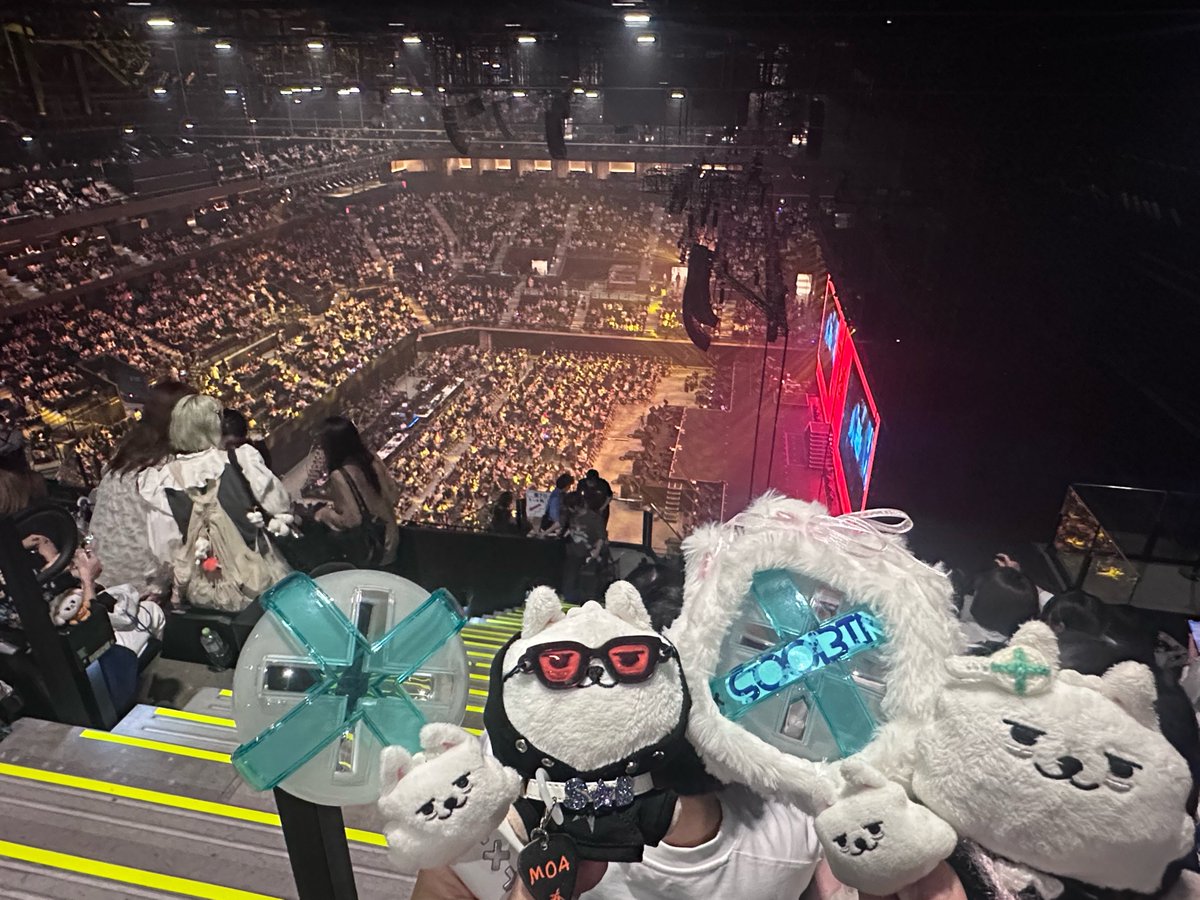 page_0804's tweet photo. MOA CONオーラス🌟
2次の注釈付きで拾ってもらえて感謝
5階見渡す限り座ってる人多かったけど
私ら最初から立つ気満々.掛け声全力
上から観るﾌｫｰﾒｰｼｮﾝに感動したり
ﾏﾂｹﾝｻﾝﾊﾞ2回も一緒に歌って踊って
忘れられない思い出がまた増えたよ
トゥバちゃん♡MOAちゃん⋆ᵀᴴᴬᴺᴷ ᵞᴼᵁ⸝⋆ https://t.co/4zlKInICXd