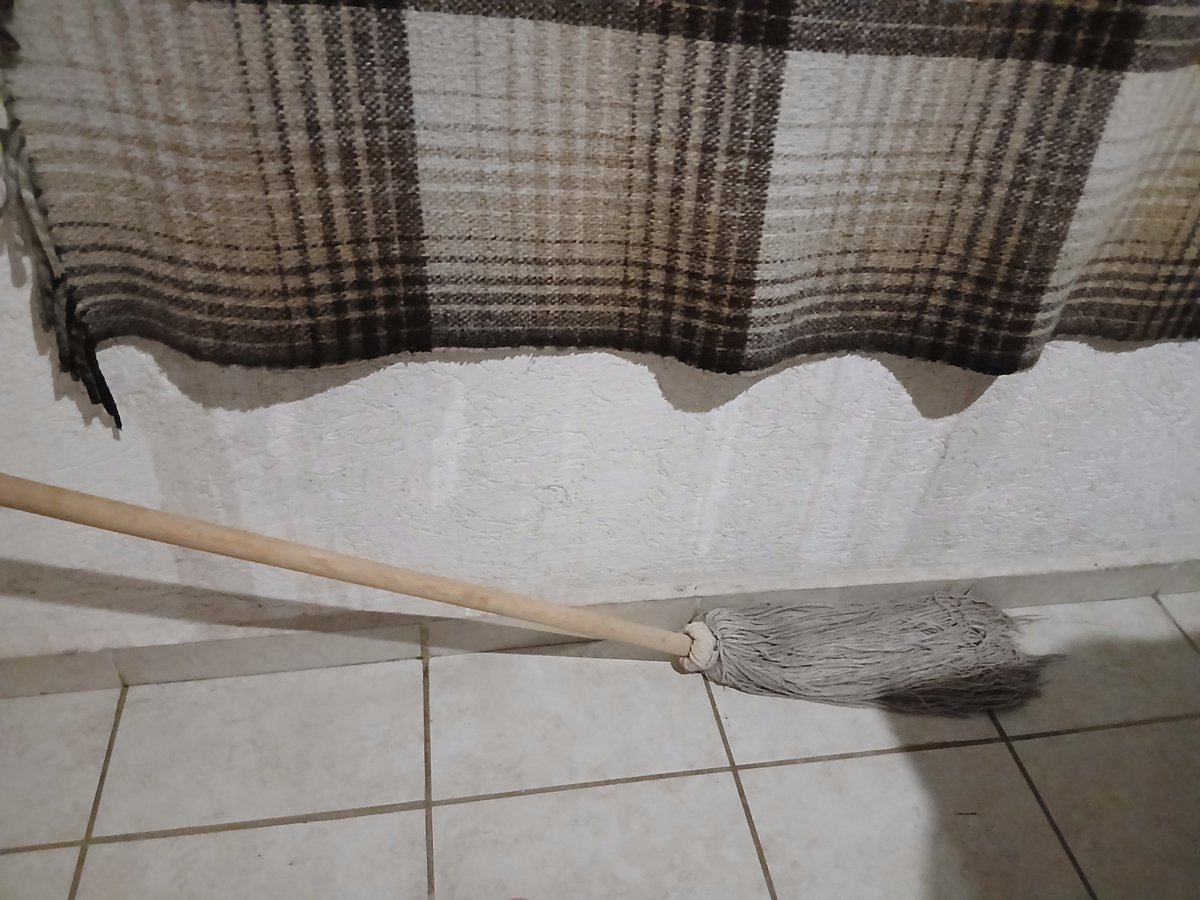 Minichu89's tweet photo. Por bularme del tiro la tiro maldicion me llego se me inundo el patio de atras y no solo con eso se me andaba inundando mi cuarto.
(Pd:chinga tu cola tiro) https://t.co/6jrKS9z4fK