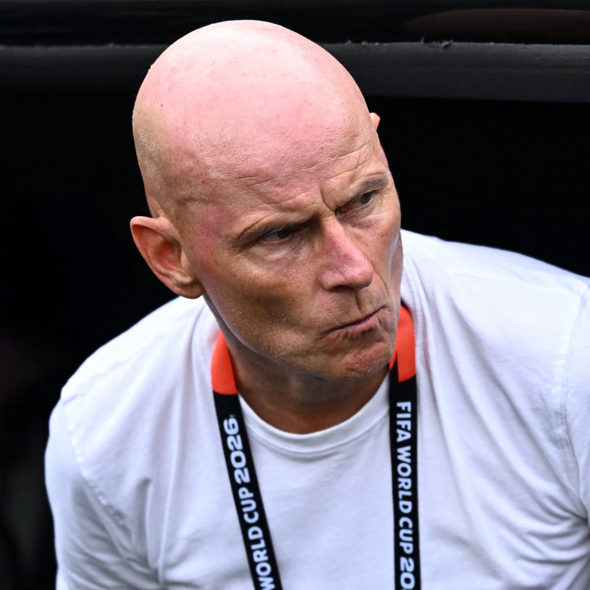 sstok63's tweet photo. 🚨 Norveç teknik direktörü Stale Solbakken: "Balogun'un kırmızı kart cezasının iptal edilmesi, FIFA adına çok büyük bir hata. Oyuncu kırmızı kart gördü ve VAR da bunun kırmızı kart olduğunu onayladı. Bu, normal şartlarda bir maç ceza almanız gerektiği anlamına gelir. 

Bence bu durumdaki asıl kötü olan şey; eğer ABD Belçika'yı yenerse, bu galibiyetin üzerinde her zaman bu kararın gölgesi kalacak olması. Belçikalılar çılgına dönecektir. 

Peki bir sonraki kırmızı kartta ne olacak? Orada ne yaşanacak? Bir komite çıkıp o cezayı da mı iptal edecek? Dünya Kupası'na ve ABD'ye kesinlikle zarar verecek çok ama çok kötü bir karar."

 #Norway