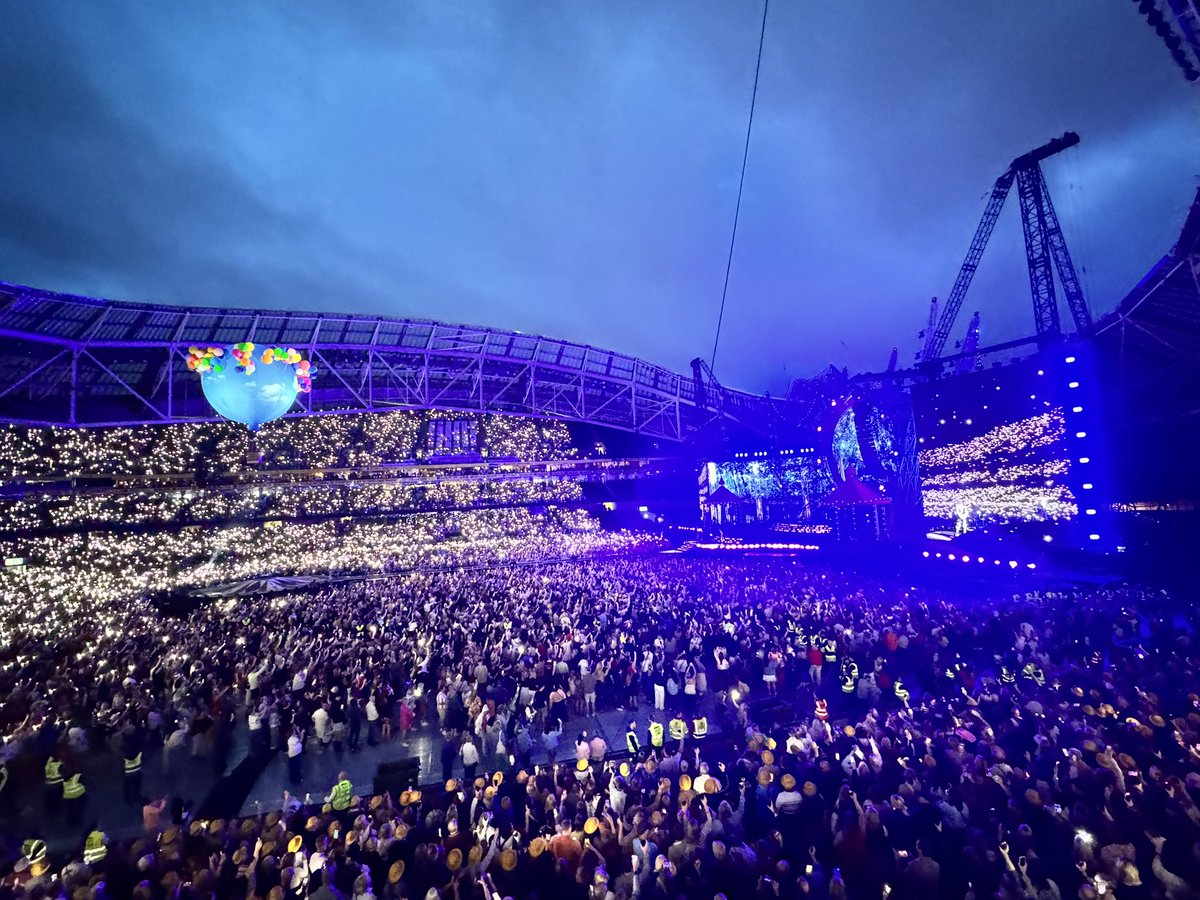 rita_gul's tweet photo. @GaryBarlow It’s been epic and such a privilege to get to see the circus again definitely the best tour to date!  Loved it!! I can’t wait to hear about and see what’s next on the agenda!! https://t.co/d2bV8FCVbh