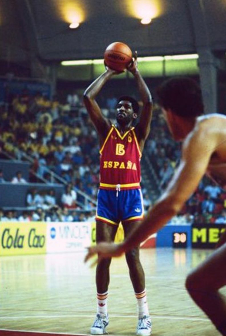 ofendidito__'s tweet photo. Juana Belarra fliparía si supiese que Chicho Sibilio ganó la medalla de plata en el Eurobasket de 1983, cuatro años antes de que ella naciera. https://t.co/epfvWBrQ5d