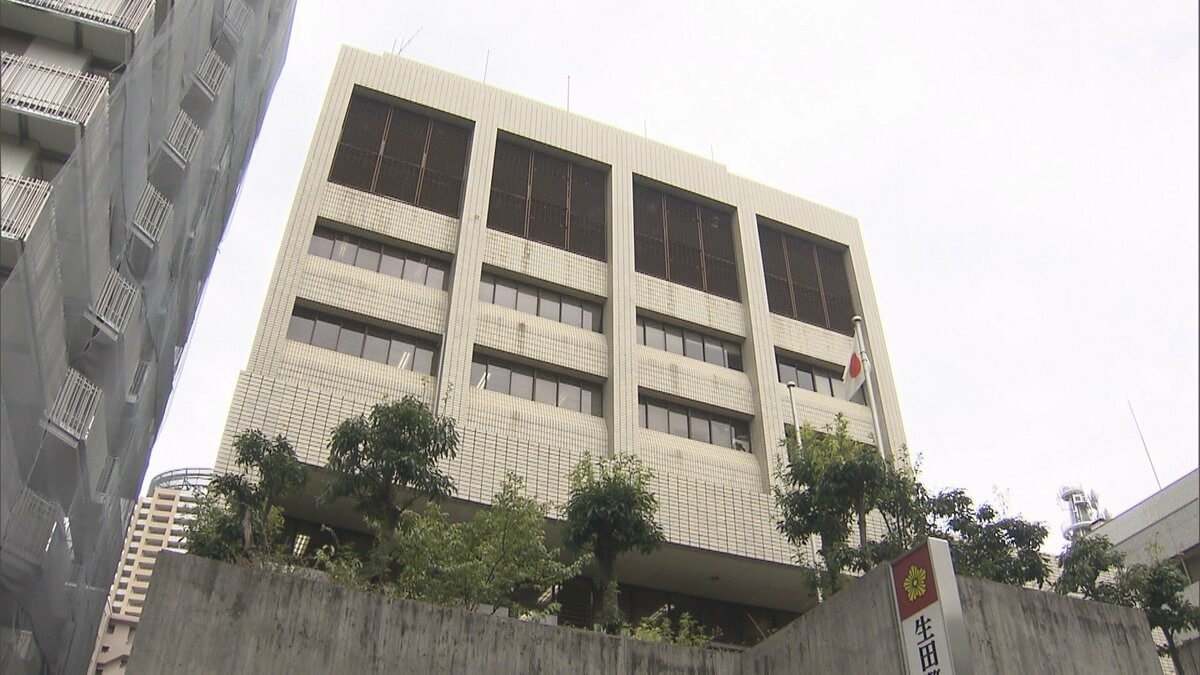 livedoornews's tweet photo. 【強盗傷害の疑い】腕時計を盗み逃走したベトナム国籍の22歳男、警察学校の18歳男性が現行犯逮捕
https://t.co/JE60GnPD2m

容疑者は時計店で客を装い、店員が目を離した隙に腕時計2点（計92万4000円）を盗んで逃走。店長が追いかけていたところ、居合わせた警察学校の男性が現行犯逮捕したという。 https://t.co/rZD9swRero