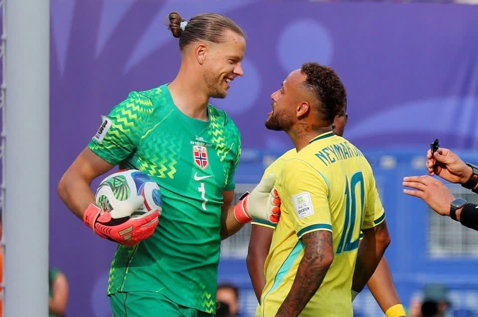roquearrais's tweet photo. Neymar sempre pequeno. https://t.co/JlGYID3p7G