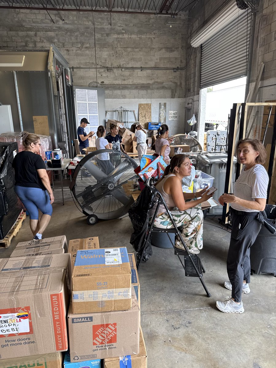 ReicherterBill's tweet photo. Venezuela needs our help. We’re raising funds to cover shipping and fuel costs to send donation packages of food, medicine, and essentials to families in need. Every dollar helps us go further — please give what you can and share. 🙏🇻🇪 

https://t.co/Z5RsKIZbTZ https://t.co/y5uXJqfJS6
