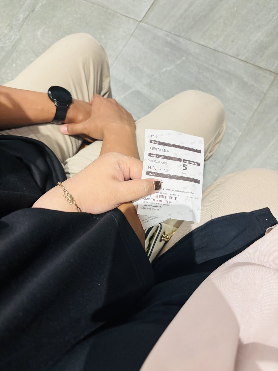kikyaul_'s tweet photo. The best birthday treat ever. Terimakacii for making my day so special🖤 https://t.co/PFCzb82j9X