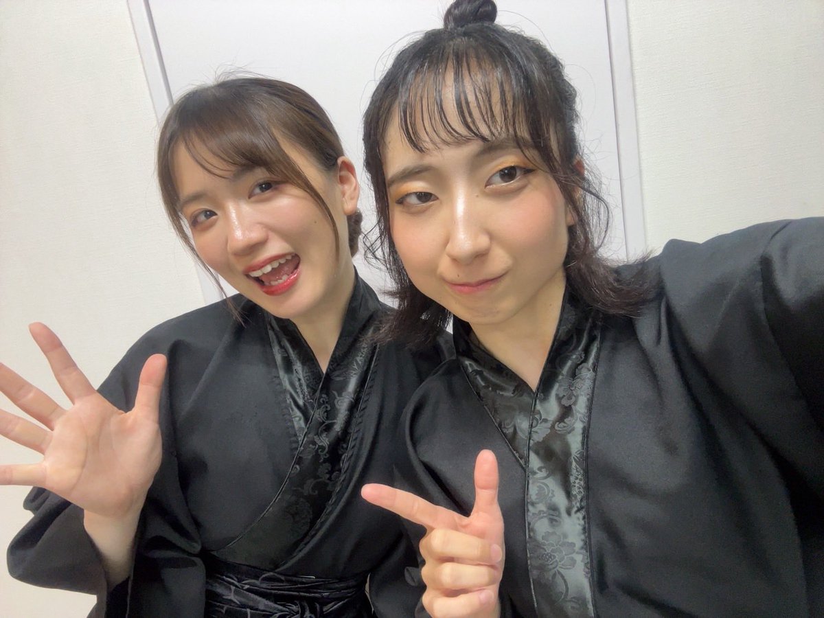 Kp3lD's tweet photo. 作中では各地で戦ったり、青鈍さんのお手紙を受け取ったり…
各地の美女(通称ぎゃるず)したり
前作から繋がって、大きくなった子を見守ることができたり…

携わった作品はいつも自分の血肉となり
いつまでも残り続ける感覚があって、
お客さまの中にもそうして残る作品になっていたら嬉しく思います https://t.co/zgRL1tMIlO
