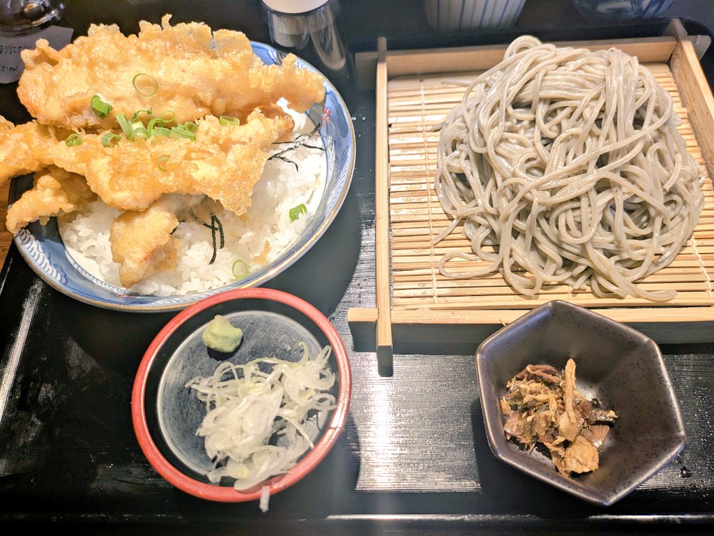simasimakitchen's tweet photo. かしわ天丼蕎麦セット https://t.co/jIG3sSiGay