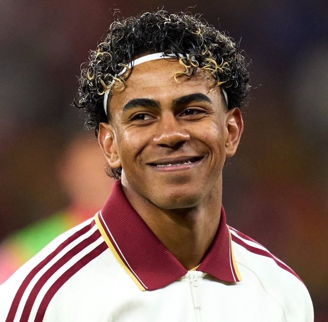 CentralDoYamal's tweet photo. Eu preciso viver essa final de Copa do Mundo, eu preciso ver com os meus próprios olhos a história acontecer no próximo dia 19.

Por favor, ganhem os seus próximos três jogos. https://t.co/oLxVz4En7E