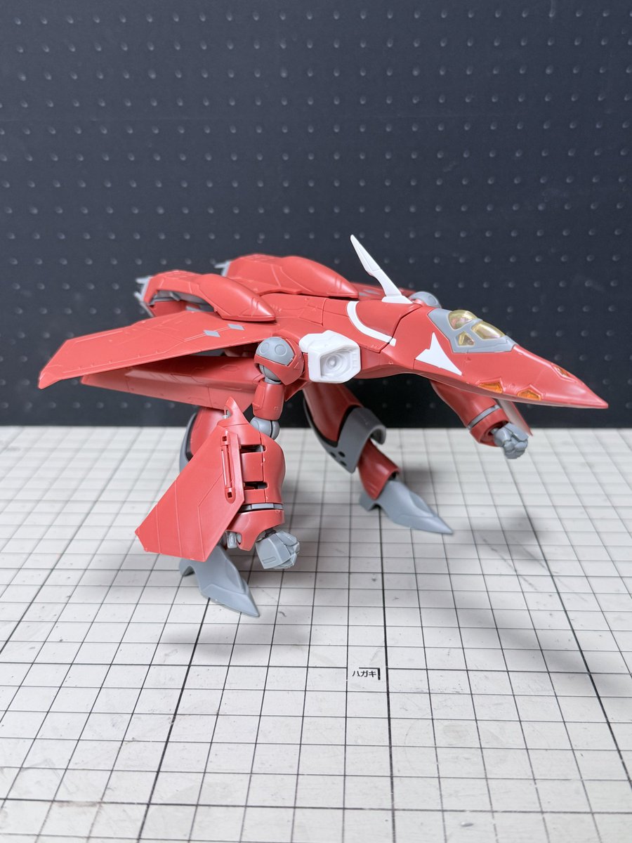 マクロス7はミリしらですが、激安入手で詰んでたVF-22S シュトゥルム