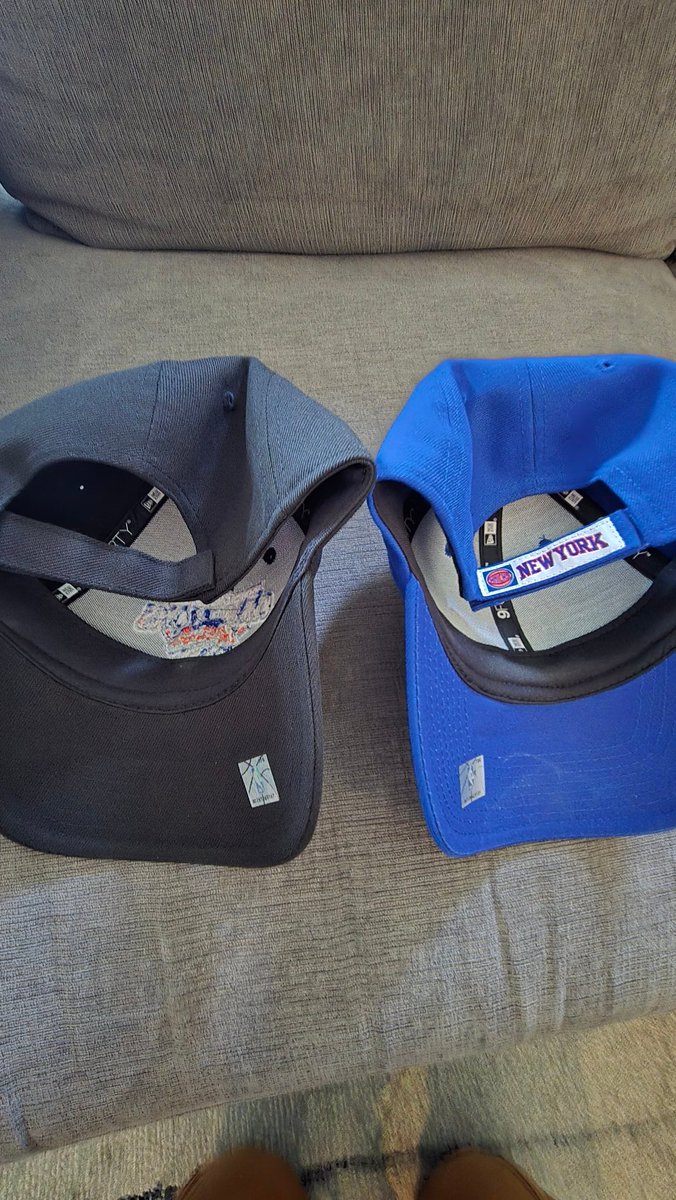 lisaony's tweet photo. @NewEraCap 
My new Knicks cap cost more than my old one and the quality is crap. The stitching is through the liner. There's no embroidery on the back. Do better. https://t.co/WrvH5CtC3O