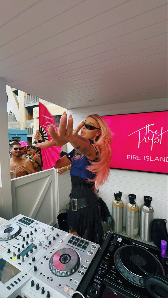ricardomunniz's tweet photo. eu amo tanto @pabllovittar https://t.co/OtEz4AwUXK
