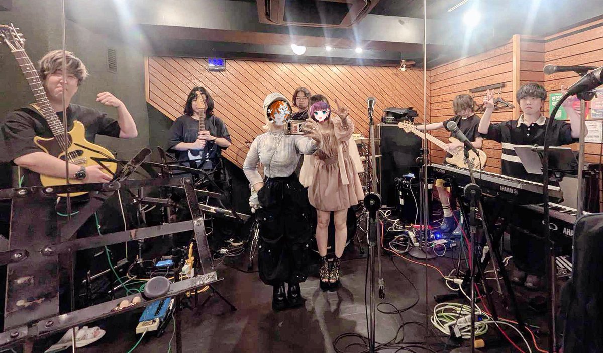 chibi_718's tweet photo. おはよー！！

月曜日っっ！7月２週目始まり〜！
もう来週土曜日は生誕ライブの日✨
一昨日バンドリハして、たっくさん色んな打合せして、もう楽しみで楽しみで仕方ない！

私の10年を振り返ったりこれからの未来への想いを込めたセトリだったり…
絶対いい１日にするっっ‼️
是非逢いに来てね〜〜❤️‍🔥 https://t.co/un8KEXaUHJ