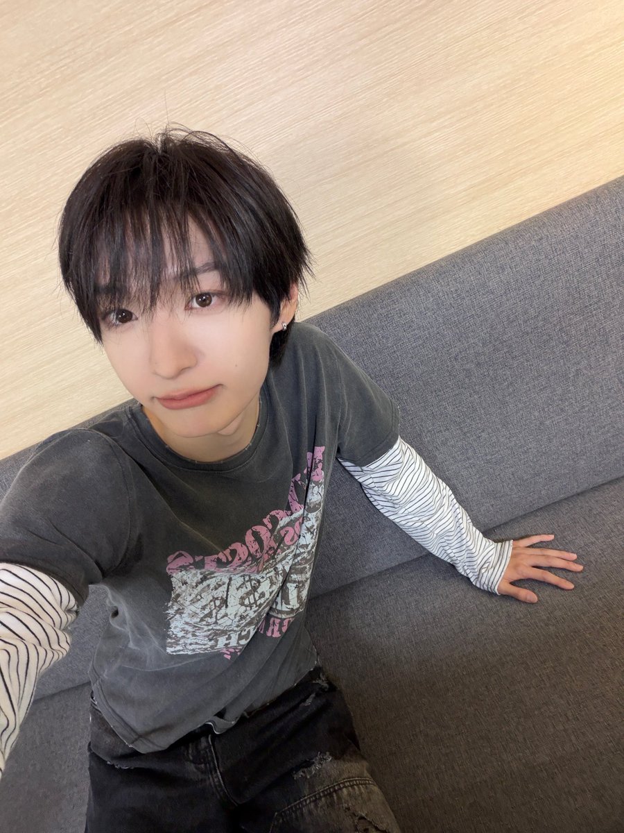 lan_archive's tweet photo. -
#동화 #DONGHWA #킥플립 #KickFlip

[0150] Pigment Printing Layered Long Sleeve - Charcoal

#랜아카이브 #lanarchive
랜 아카이브 lan archive

https://t.co/C7E6YLgvQr

https://t.co/bRFkgqFqel https://t.co/UW7E9xZWzc