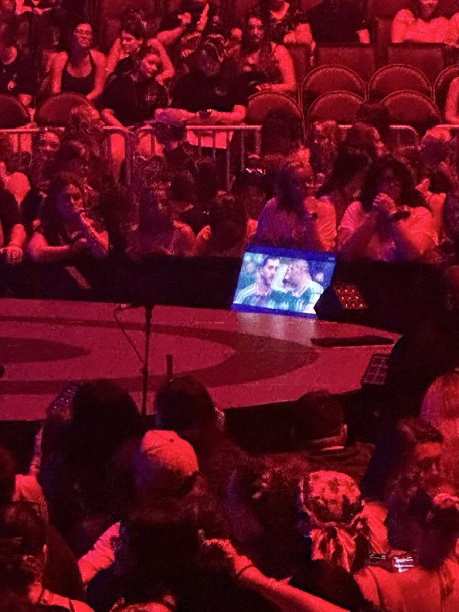 AOTVOnTour's tweet photo. Louis has a tv for him to watch the match onstage 🤣

📸 1D_Updates_BR https://t.co/PSTYGbGOeB